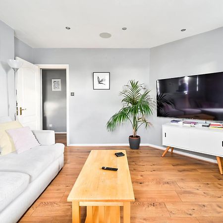 Апартаменты Cosy 1-Bed E15, Sleeps 4, 1 Min From Tube Station Near O2 Arena Лондон Экстерьер фото