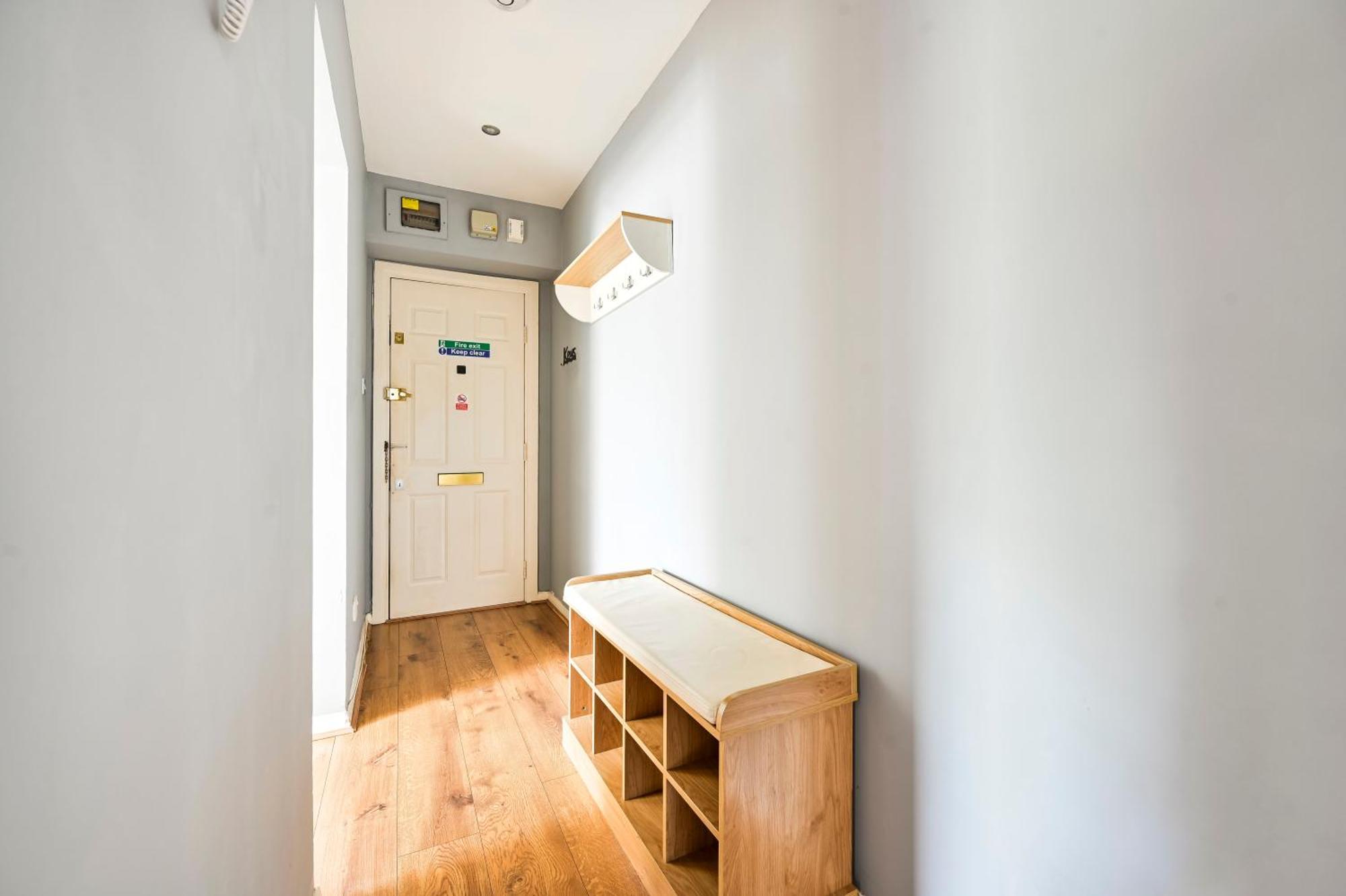 Апартаменты Cosy 1-Bed E15, Sleeps 4, 1 Min From Tube Station Near O2 Arena Лондон Экстерьер фото