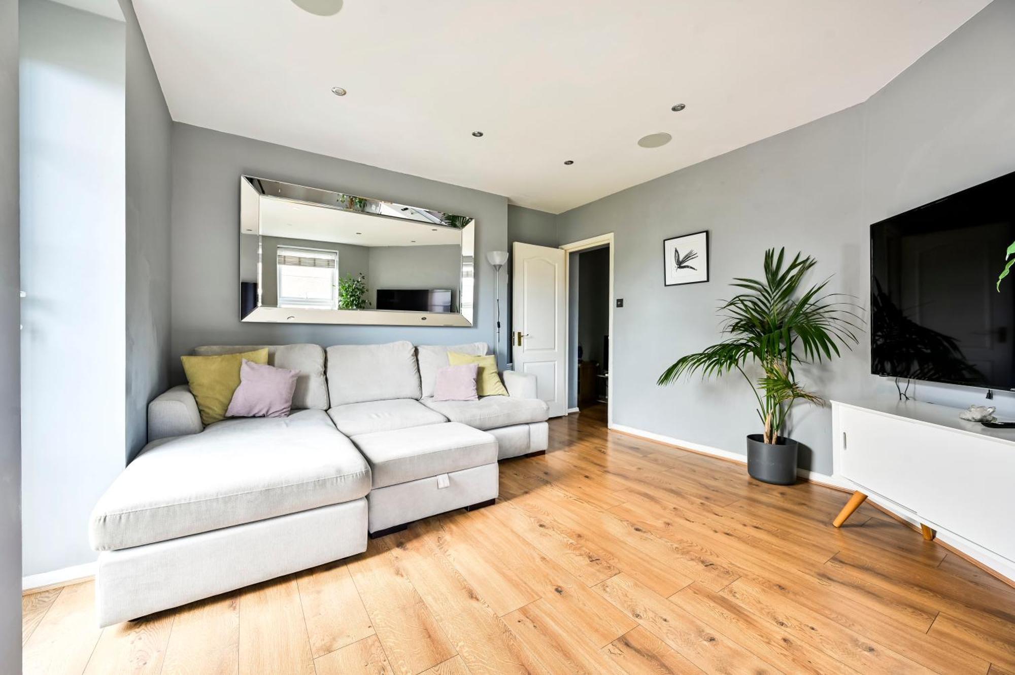 Апартаменты Cosy 1-Bed E15, Sleeps 4, 1 Min From Tube Station Near O2 Arena Лондон Экстерьер фото