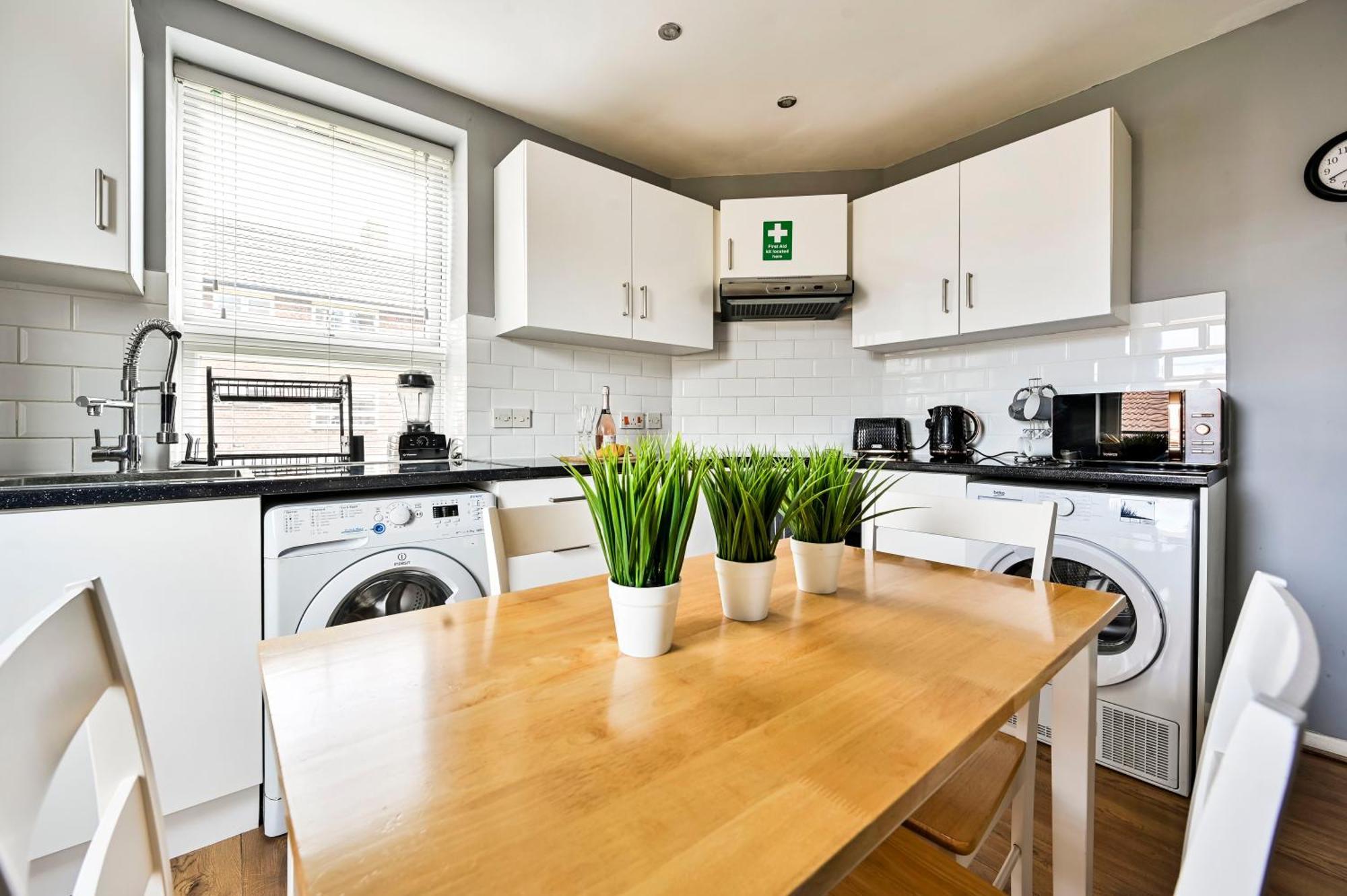 Апартаменты Cosy 1-Bed E15, Sleeps 4, 1 Min From Tube Station Near O2 Arena Лондон Экстерьер фото