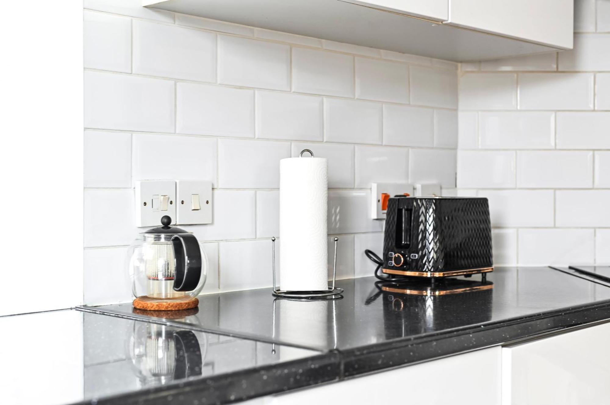 Апартаменты Cosy 1-Bed E15, Sleeps 4, 1 Min From Tube Station Near O2 Arena Лондон Экстерьер фото