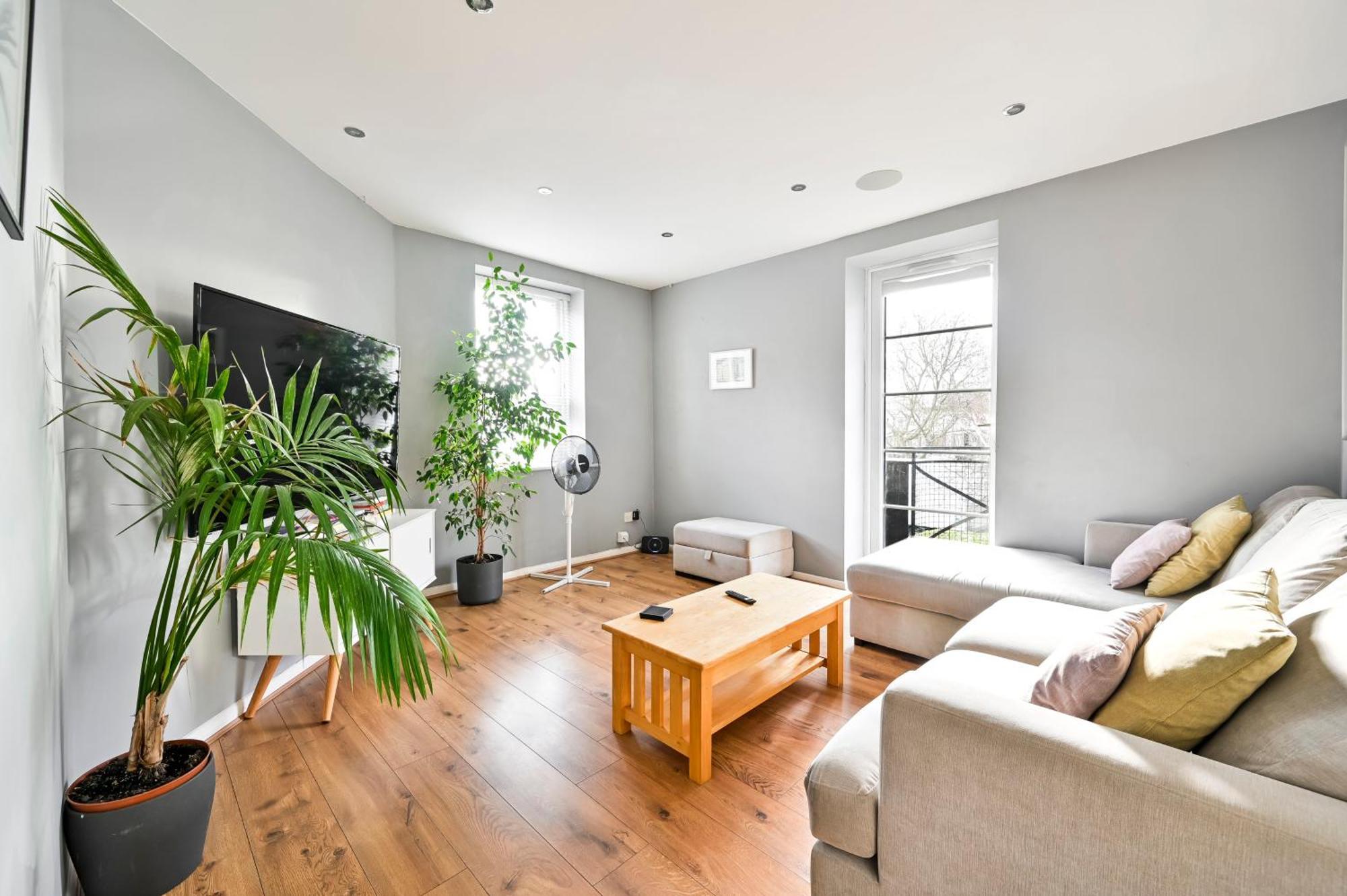 Апартаменты Cosy 1-Bed E15, Sleeps 4, 1 Min From Tube Station Near O2 Arena Лондон Экстерьер фото