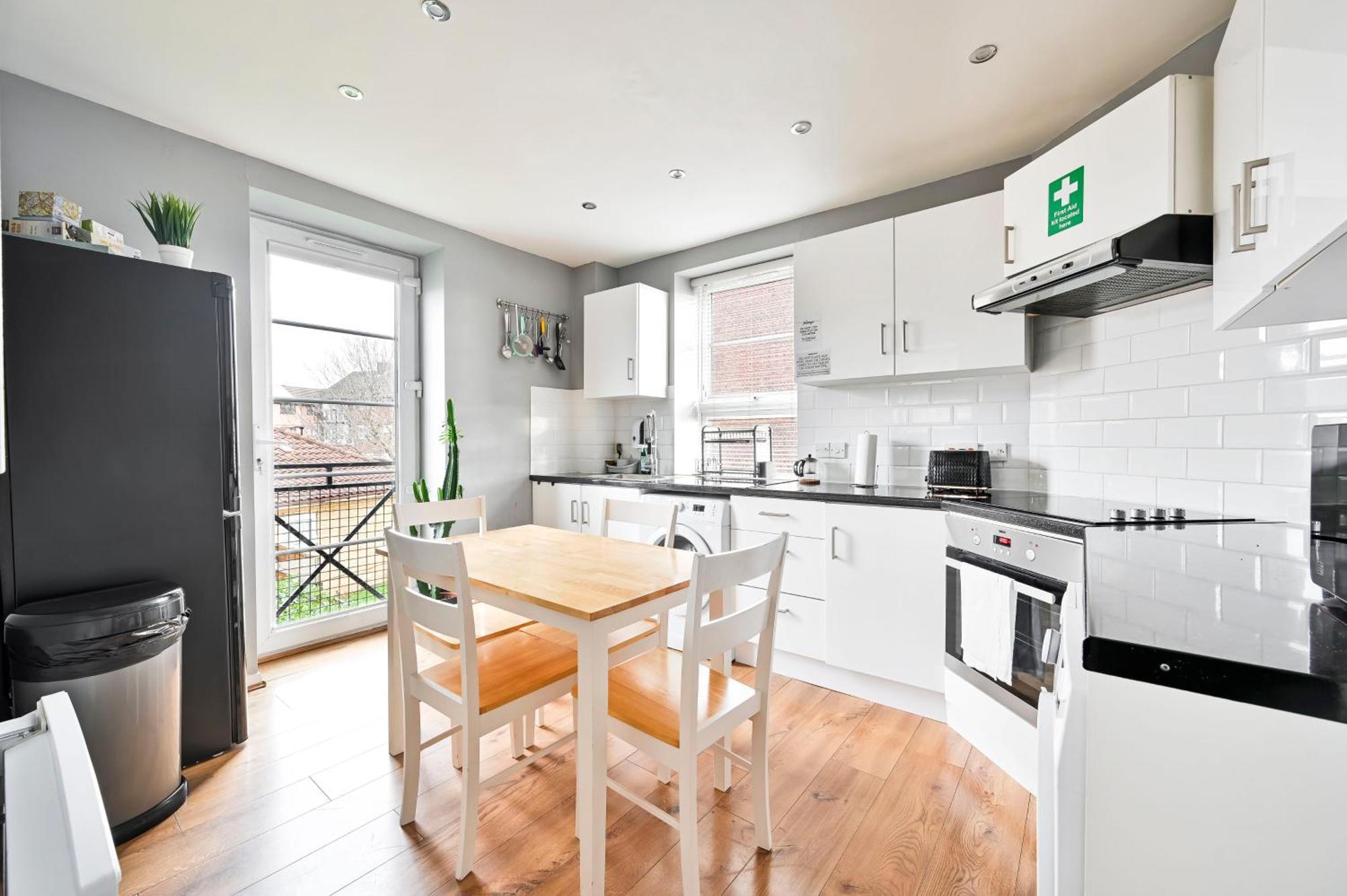 Апартаменты Cosy 1-Bed E15, Sleeps 4, 1 Min From Tube Station Near O2 Arena Лондон Экстерьер фото