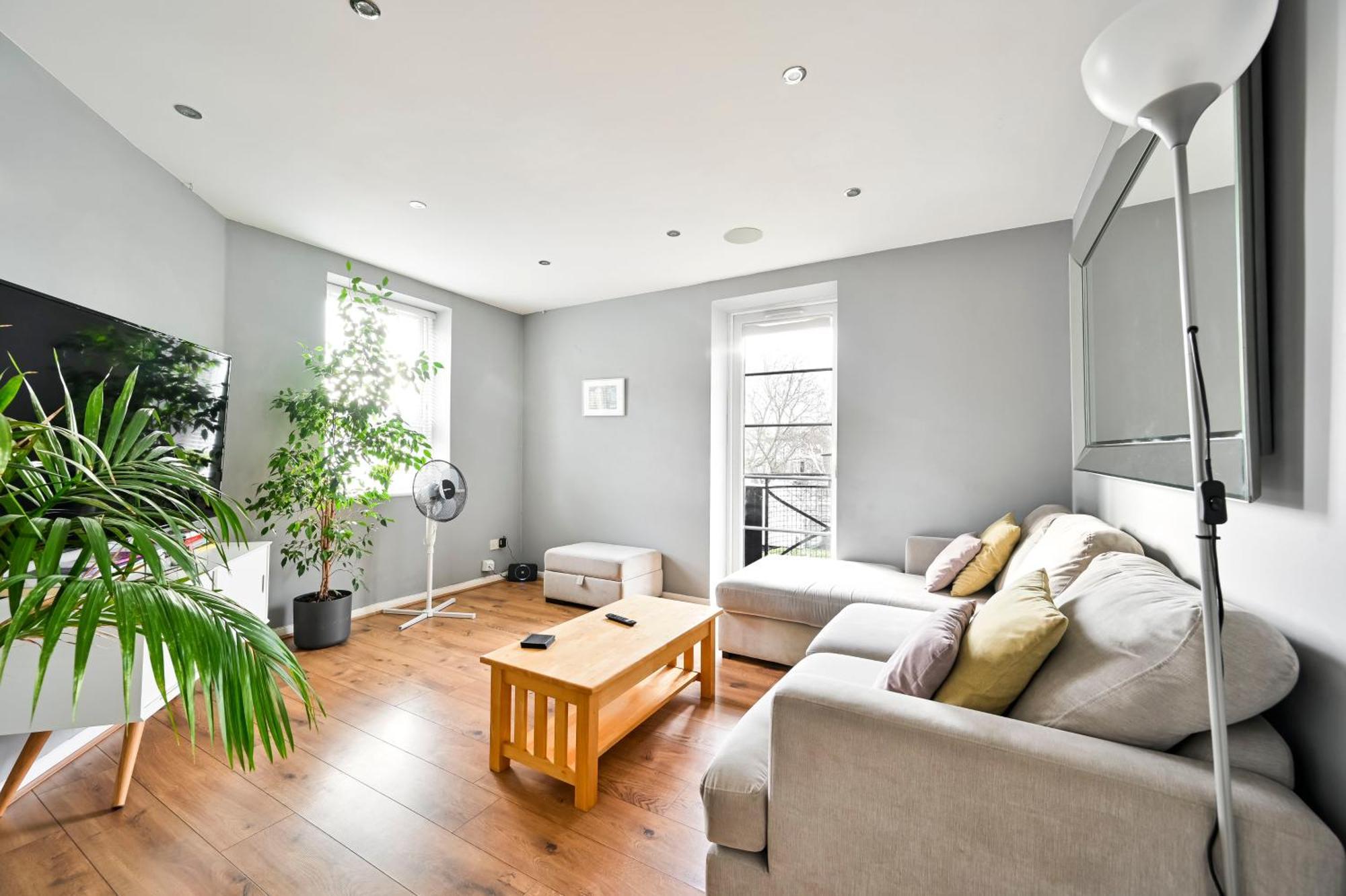 Апартаменты Cosy 1-Bed E15, Sleeps 4, 1 Min From Tube Station Near O2 Arena Лондон Экстерьер фото