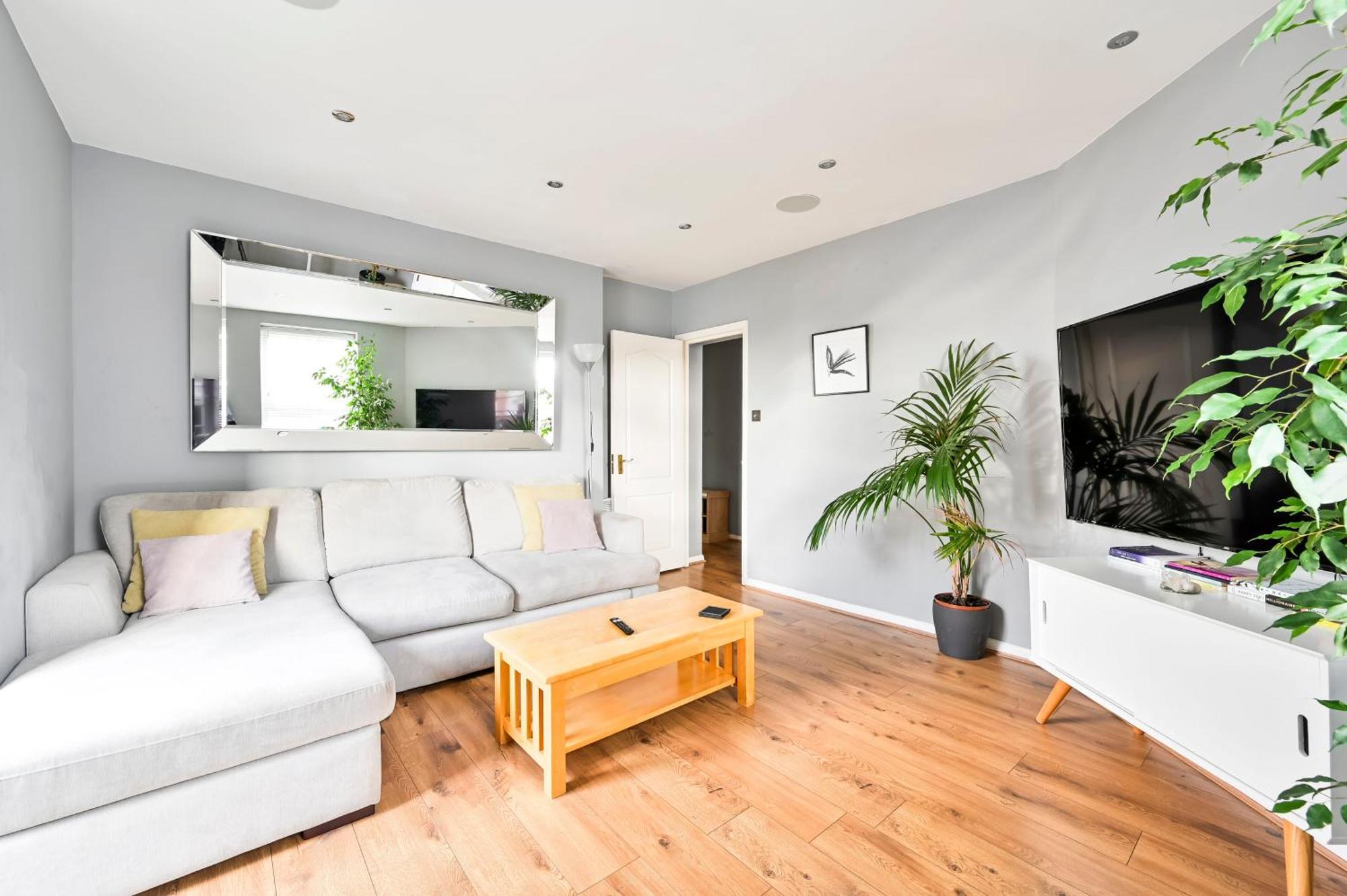 Апартаменты Cosy 1-Bed E15, Sleeps 4, 1 Min From Tube Station Near O2 Arena Лондон Экстерьер фото