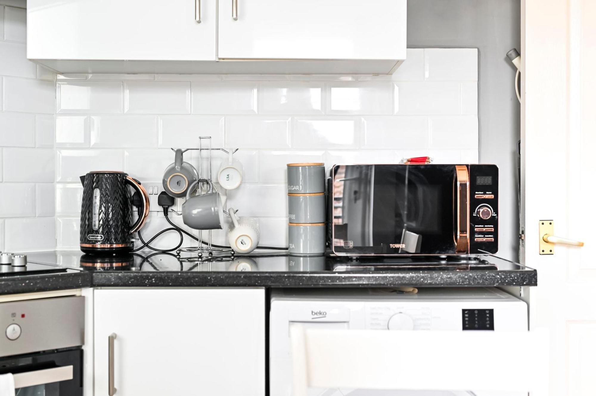 Апартаменты Cosy 1-Bed E15, Sleeps 4, 1 Min From Tube Station Near O2 Arena Лондон Экстерьер фото